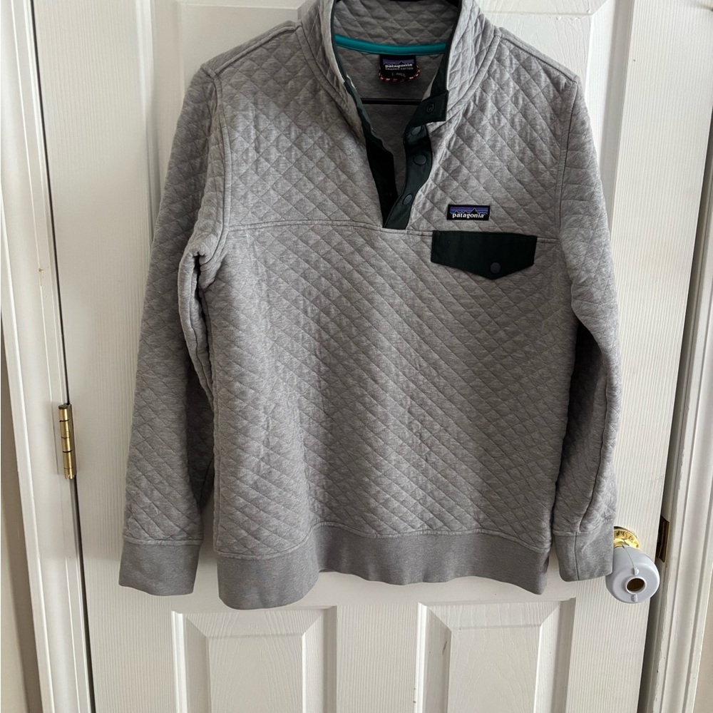 Patagonia Gray Quilted Woman’s Sweater